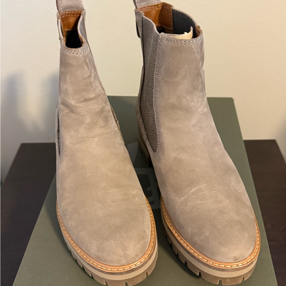 Women's Gray Chelsea Boots